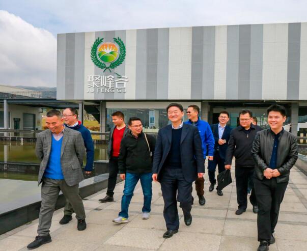 ���ŵ�ί��ǡ����³��ζ��ʶӵ��о۷��