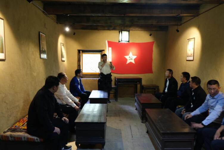 ���º�ɫ��ʷ ���ж�������