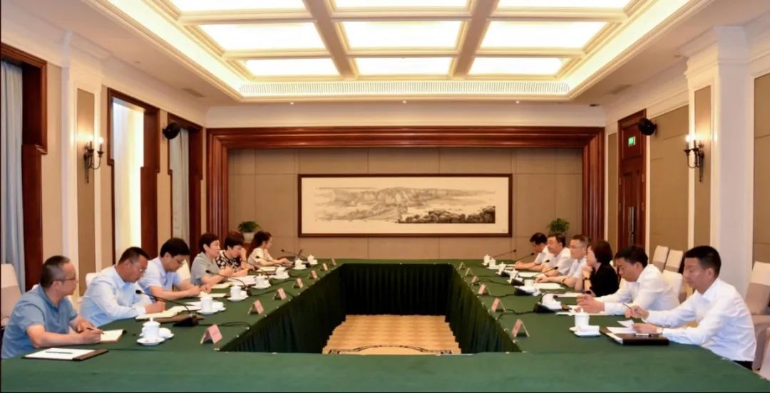 Çຣʡ¹ú×ÊίÏòµ¼µ½½ðÅ£±ö¹Ýµ÷Ñн»Á÷